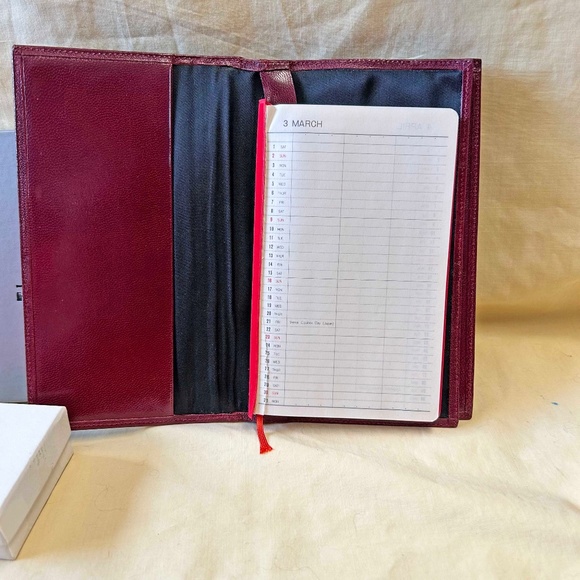 PASSPORT & CREDIT CARD HOLDER, CALF LEATHER by FOURNIER, BURGUNDY, 7 x 4 INCHES, - Picture 6 of 6